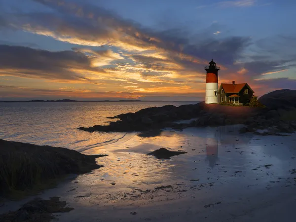 Lighthouse at sunset — Stock Photo, Image