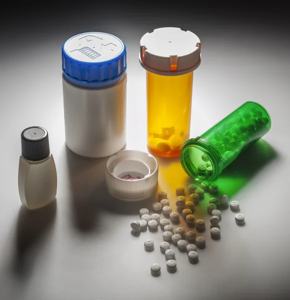 Medicine bottles with pills — Stock Photo, Image