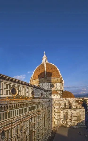 Собор базилики Дуомо с колокольни Джотто Флоренция Италия — стоковое фото