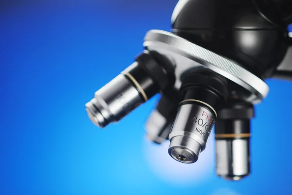 顕微鏡のタレット — ストック写真