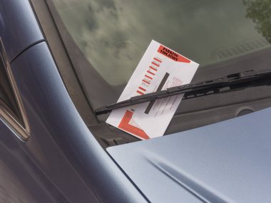 Arabanın camında otopark bilet ihlali