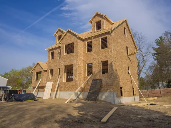 Nova casa em construção — Fotografia de Stock