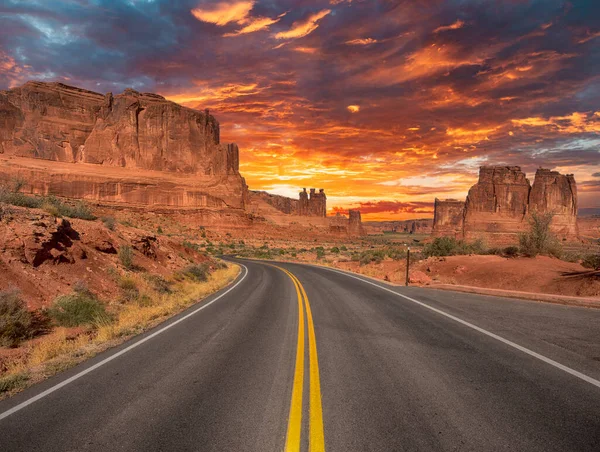 Autopista Del Desierto Parte Occidental Los Estados Unidos Atardecer —  Fotos de Stock