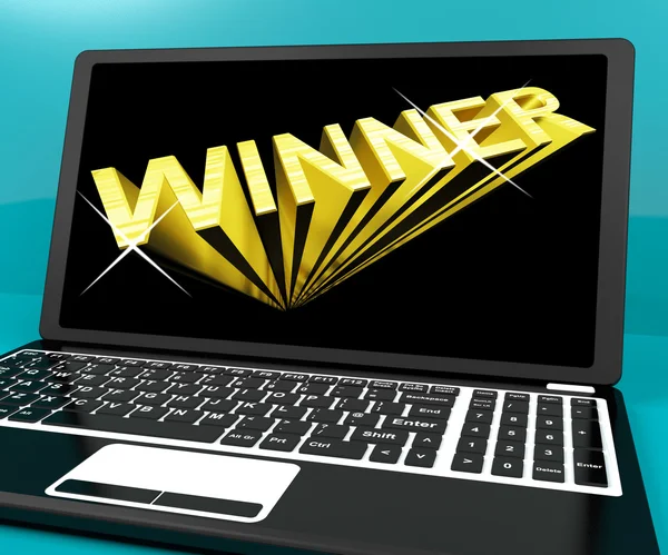 Zwycięzca programu word na komputerze reprezentujących sukces i zwycięstwo — Zdjęcie stockowe