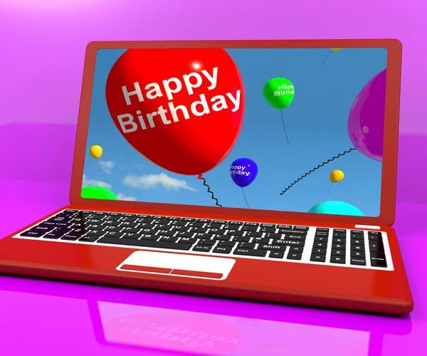 Feliz cumpleaños globos en la pantalla del ordenador portátil Mostrando en línea — Foto de Stock