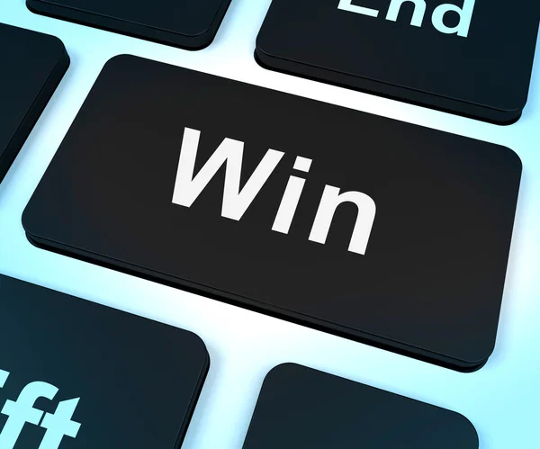 Win sleutel vertegenwoordigen triomf en succes online — Stockfoto