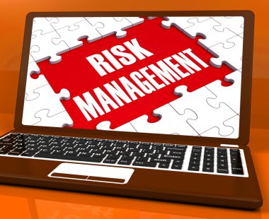 risk yönetimi riskli analiz gösterilen laptop