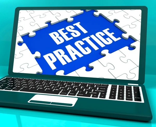 Beste praktijken op laptop tonen van succesvolle praktijken — Stockfoto