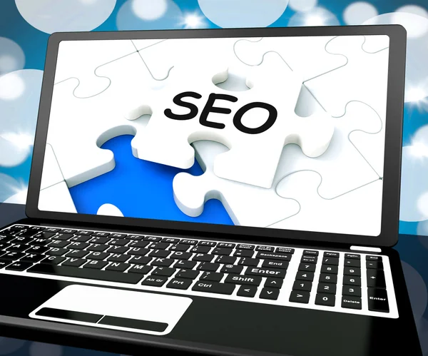 SEO na laptopa pokazuje search engine optimization — Zdjęcie stockowe