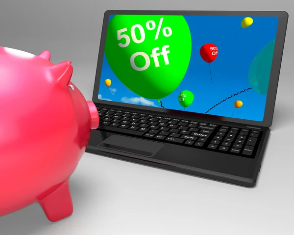 Cinquenta por cento de desconto no laptop mostrando produtos baratos — Fotografia de Stock