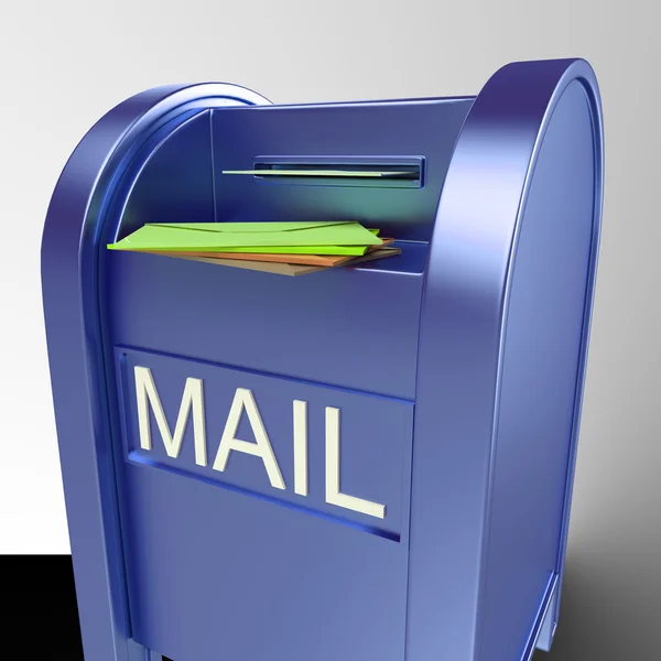 Post auf Briefkasten zeigt abgelieferte Korrespondenz — Stockfoto