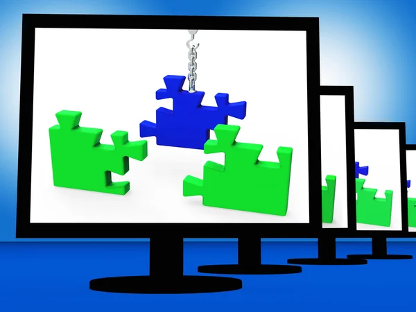 Puzzle incompiuto sui monitor che mostrano la strategia — Foto Stock