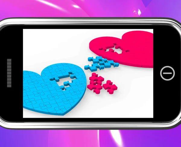 Dos corazones en el Smartphone mostrando compromiso — Foto de Stock