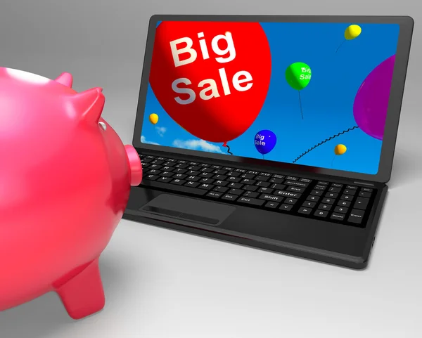 Big Sale On Laptop Shows Closeouts — Stock Photo, Image