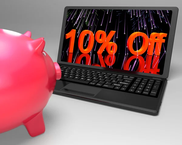 Diez por ciento de descuento en el ordenador portátil que muestra precios reducidos — Foto de Stock