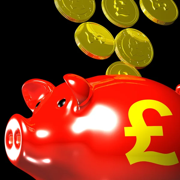 Koin Memasuki Piggybank Menampilkan Kekayaan Inggris — Stok Foto