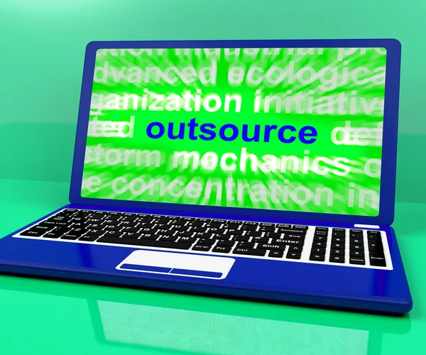 Uitbesteden van laptop toont onderaanneming outsourcing en freelance — Stockfoto