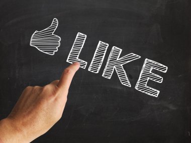 thumbs up gösterileri izleyin veya sosyal medya seviyor gibi