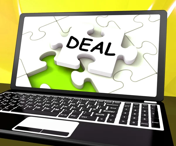 Deal Laptop zeigt Handelsabkommen Vertrag oder Online-Handel — Stockfoto