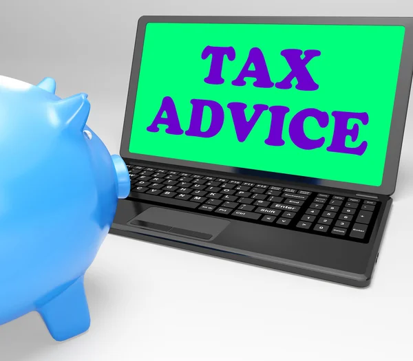 Fiscaal advies laptop toont professionele adviseren betreffende belastingheffing op — Stockfoto