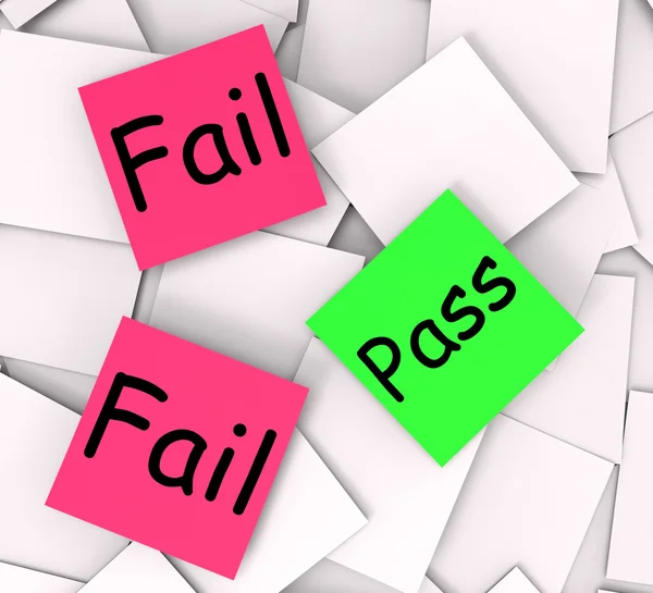 Pass Fail Post-It Notes Mean Certified or Unsatisfactory — стоковое фото