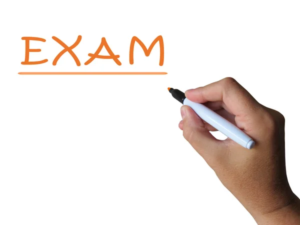 Examen en pizarra significa pruebas y exámenes —  Fotos de Stock