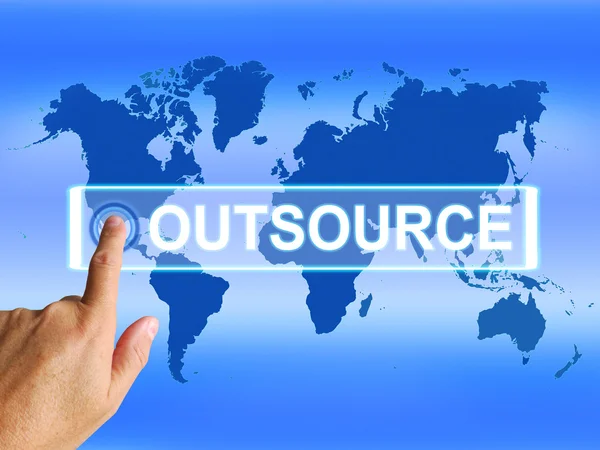 Outsourca karta betyder världen över underleverantörer eller outsourcing — Stockfoto