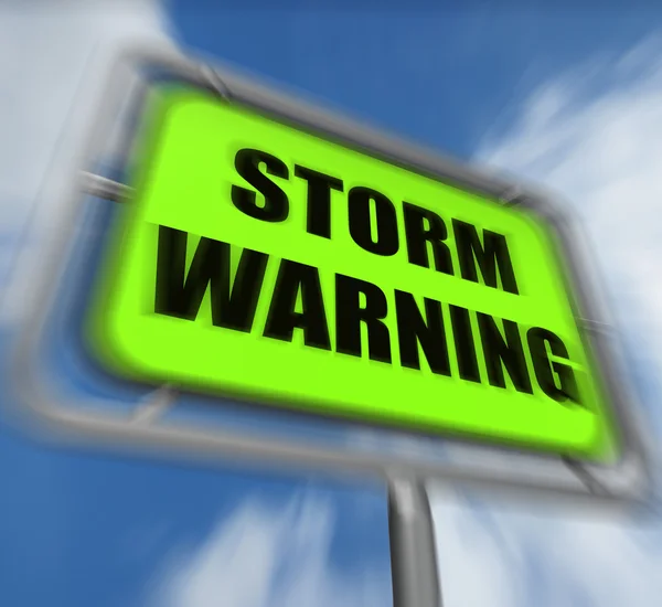 Señal de advertencia de tormenta muestra pronóstico de peligro por delante — Foto de Stock