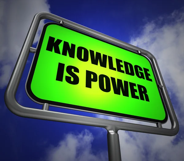 Wiedza to moc drogowskaz reprezentuje edukacji i rozwoju — Zdjęcie stockowe