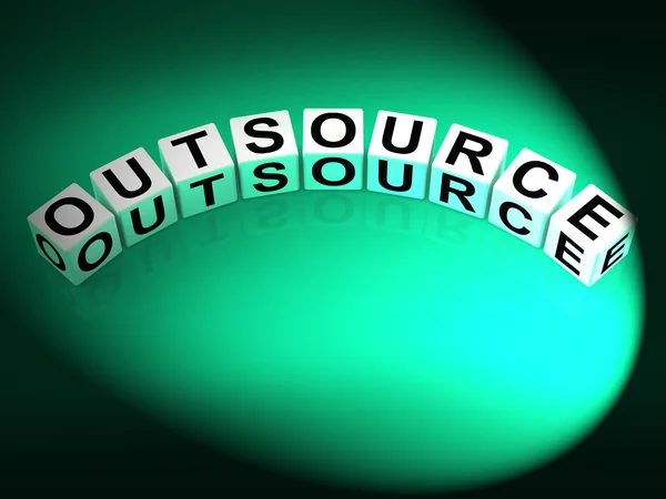 Uitbesteden van dobbelstenen Toon outsourcing en werkgelegenheid de aanbestedende — Stockfoto