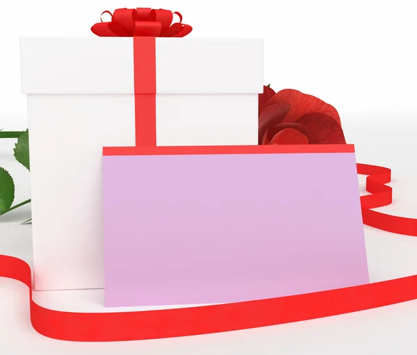 Tarjeta de regalo muestra paquete romántico y caja —  Fotos de Stock