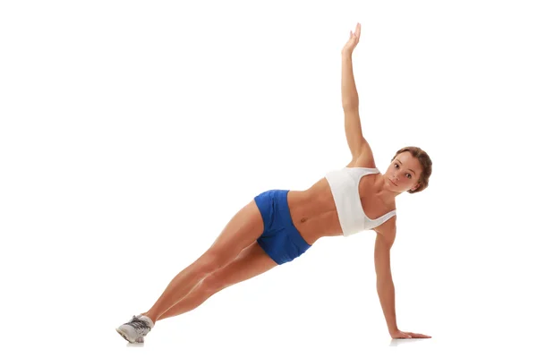 yan karın egzersizleri yapmak genç çekici fitness modeli