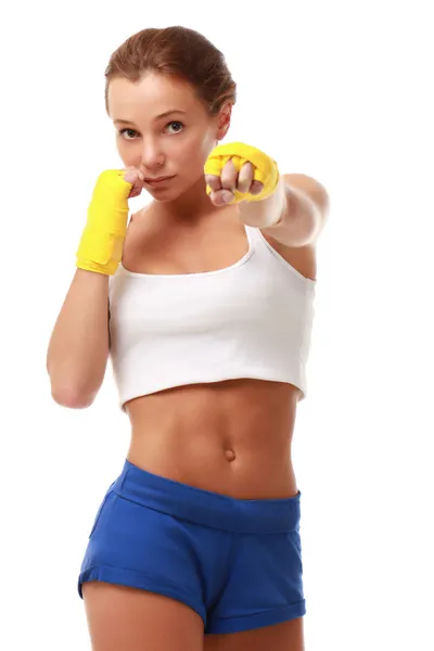 Joven modelo atractivo de fitness en vendajes de boxeo — Foto de Stock