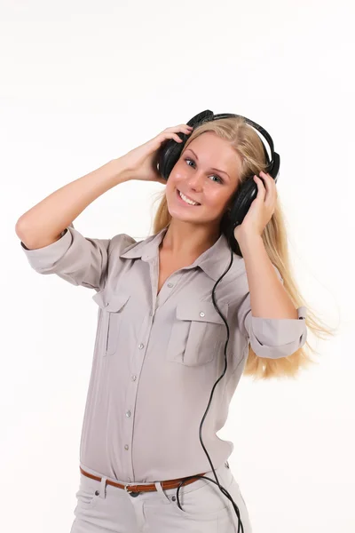 Retrato de una guapa rubia escuchando música —  Fotos de Stock