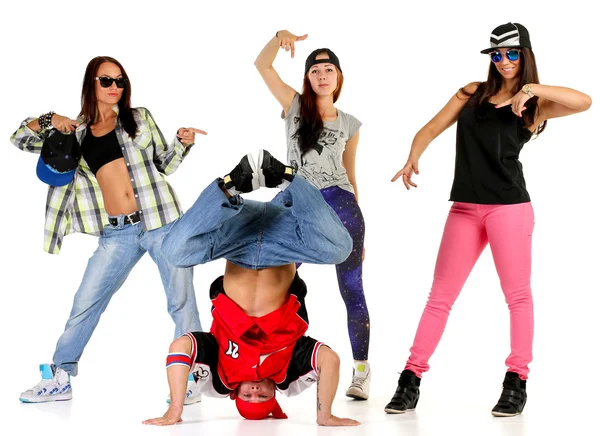 Groep van jonge mensen in hip hop outfits — Stockfoto