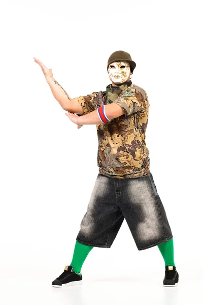 farklı adımları gerçekleştirirken erkek hip hop dans