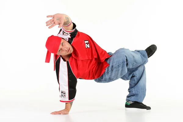 farklı adımları gerçekleştirirken erkek hip hop dans