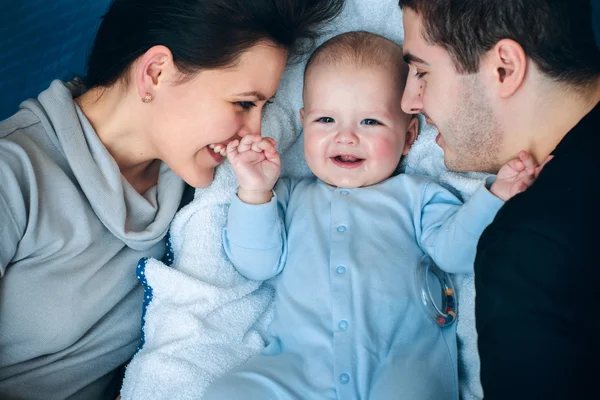 Mamma papà e bambino Foto Stock