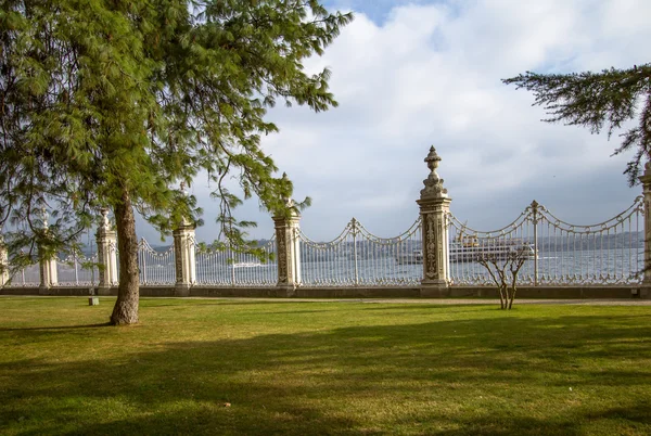 Jardín del Palacio de Dolmabahçe — Foto de Stock