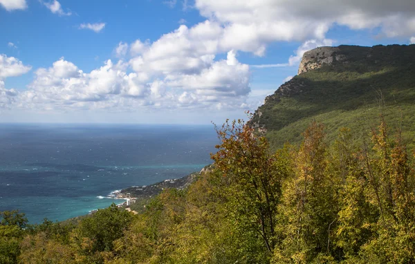 Mountain on sea coast — Stock Photo, Image