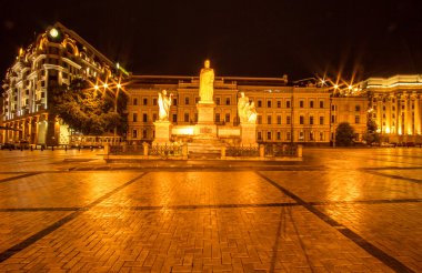 Kiev 'deki Prenses Olga anıtı