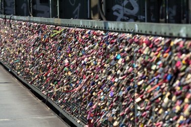 dolap pont des Arts