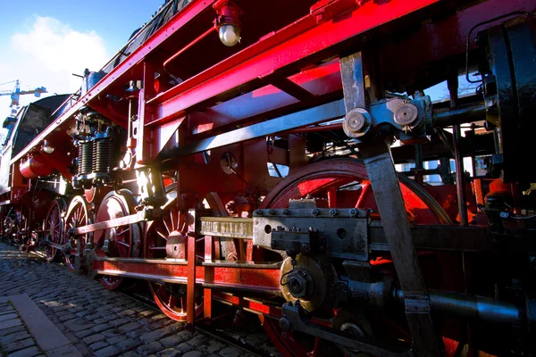 Rodas vermelhas de locomotiva velha — Fotografia de Stock