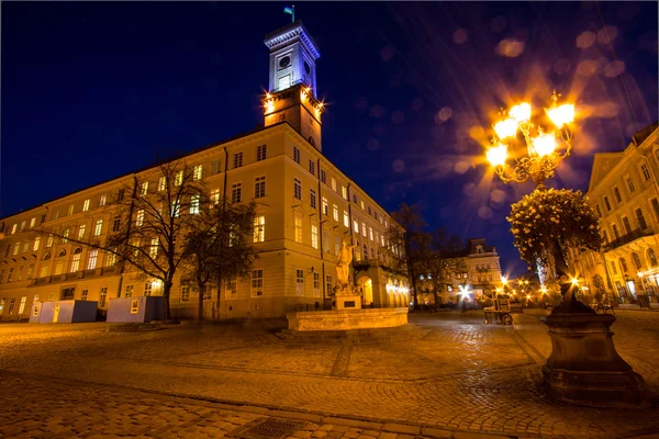 Stadshuset i lviv, Ukraina — Stockfoto
