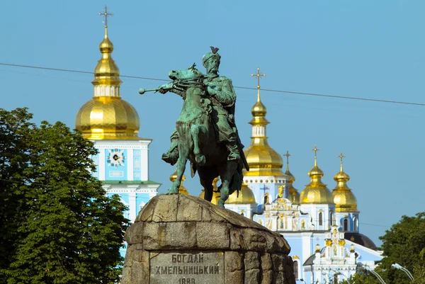 Monument van de Oekraïns hetman bogdan — Stockfoto