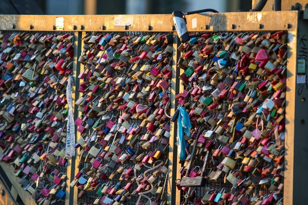 Förvaringsskåp på pont des arts — Stockfoto