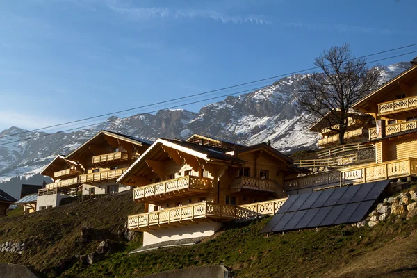 Alps içinde küçük bir köy — Stok fotoğraf