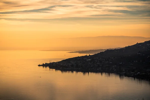 Zonsondergang over het meer van Genève — Stockfoto