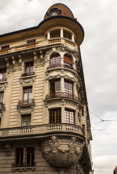 Oude gebouw in de oude stad in Genève — Stockfoto