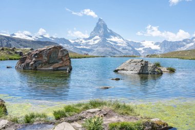Alp manzarası ünlü Matterhorn tepesi ve Stellisee, Zermatt, İsviçre